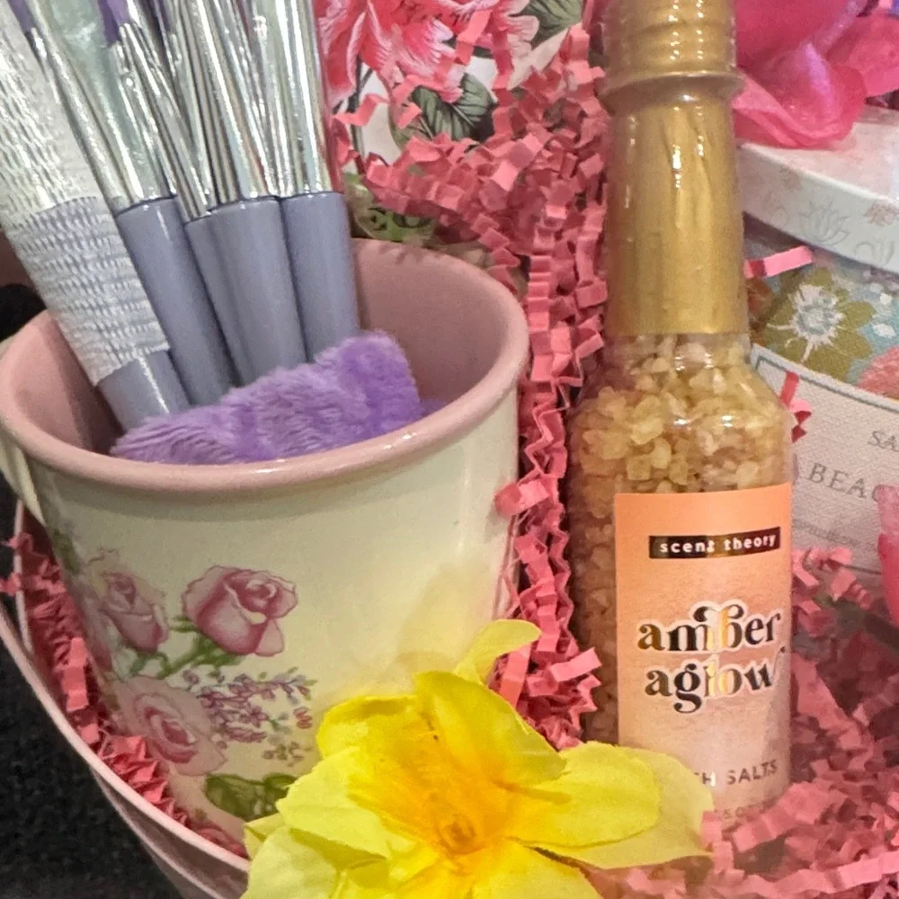 Sand + Fog Candle & Spa Gift Basket - Picture 3 of 5